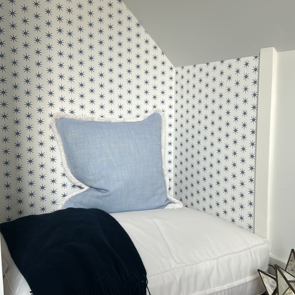 Peel and stick wallpaper - Picture 5 of 5